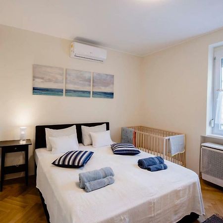 פץ' Viola Family Apartman Free Parking מראה חיצוני תמונה