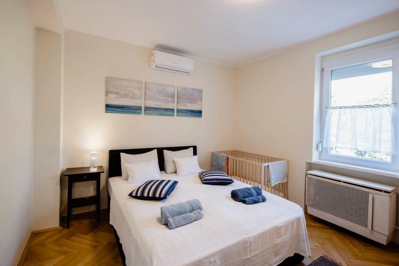 פץ' Viola Family Apartman Free Parking מראה חיצוני תמונה