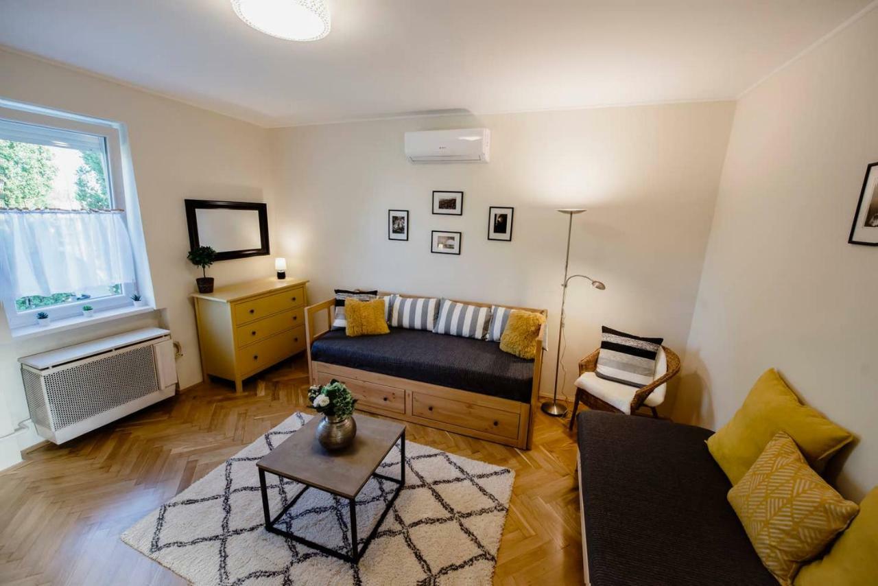 פץ' Viola Family Apartman Free Parking מראה חיצוני תמונה