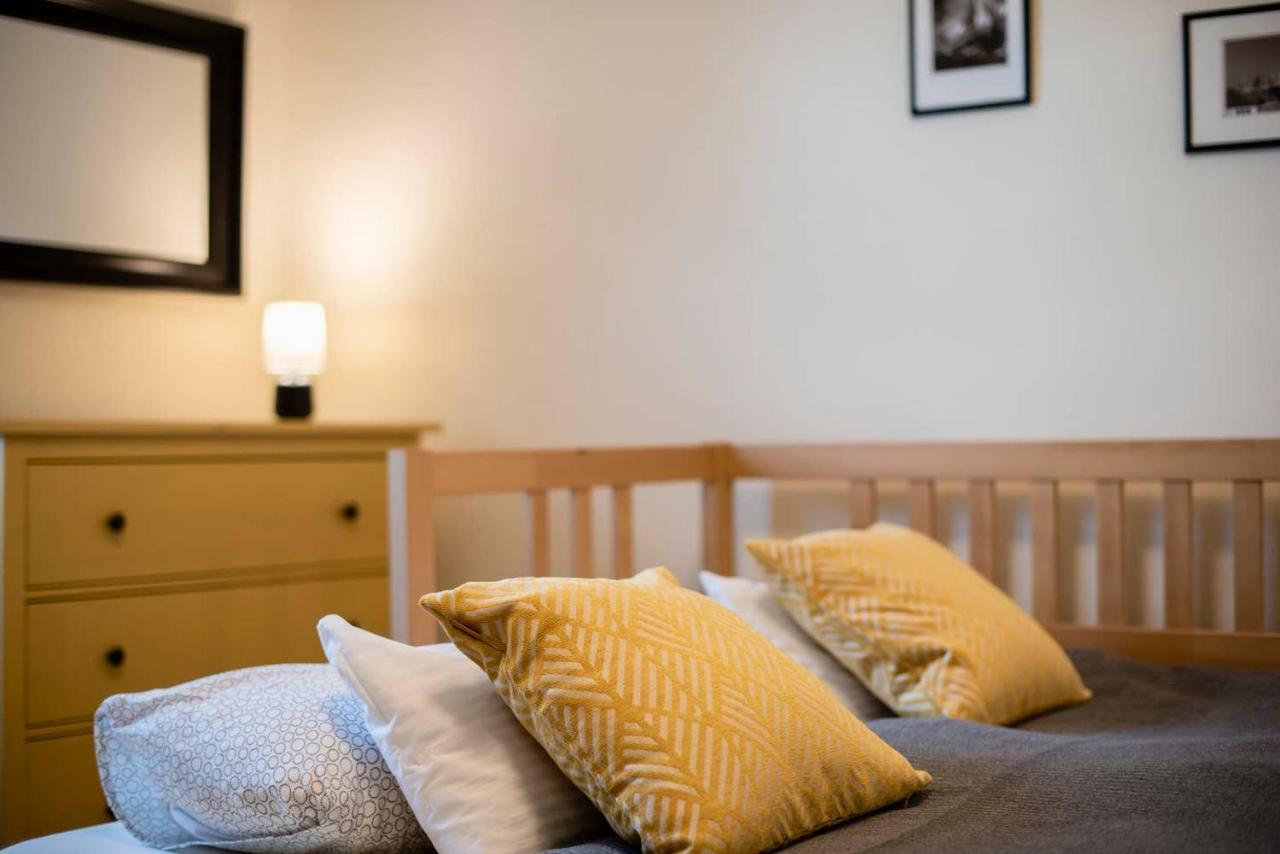 פץ' Viola Family Apartman Free Parking מראה חיצוני תמונה