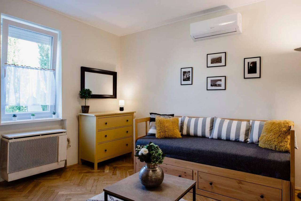 פץ' Viola Family Apartman Free Parking מראה חיצוני תמונה