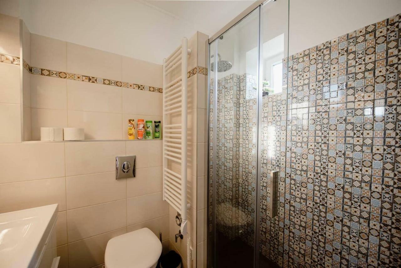 פץ' Viola Family Apartman Free Parking מראה חיצוני תמונה