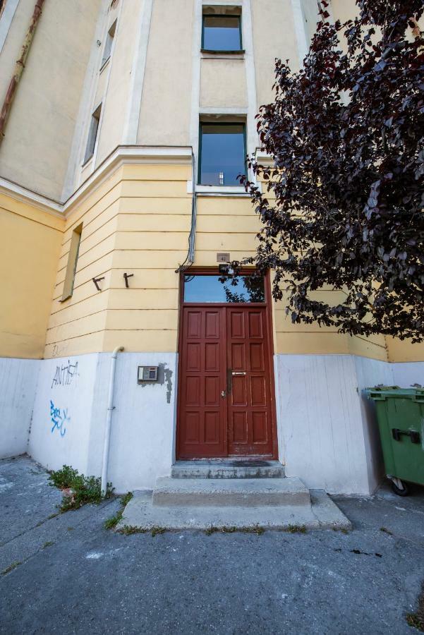 פץ' Viola Family Apartman Free Parking מראה חיצוני תמונה