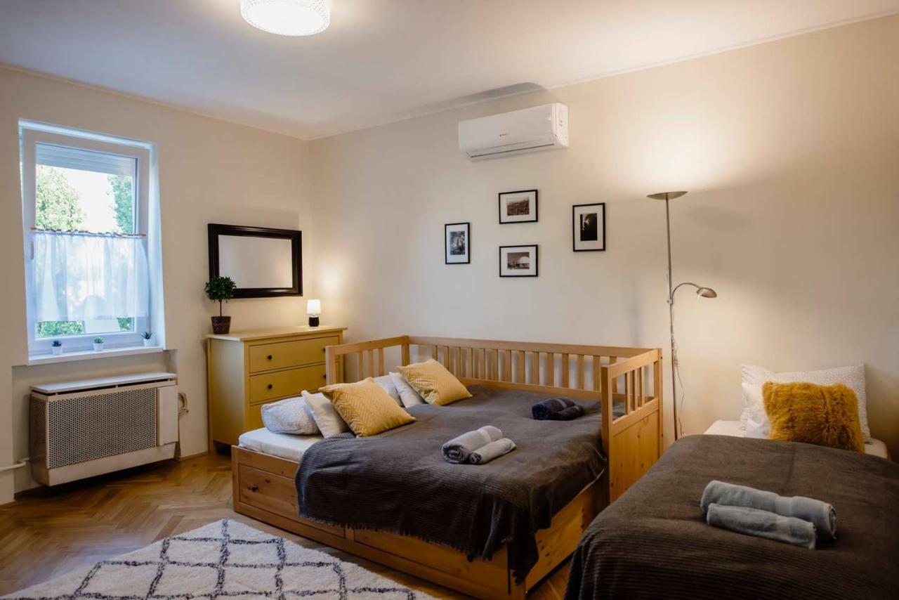 פץ' Viola Family Apartman Free Parking מראה חיצוני תמונה