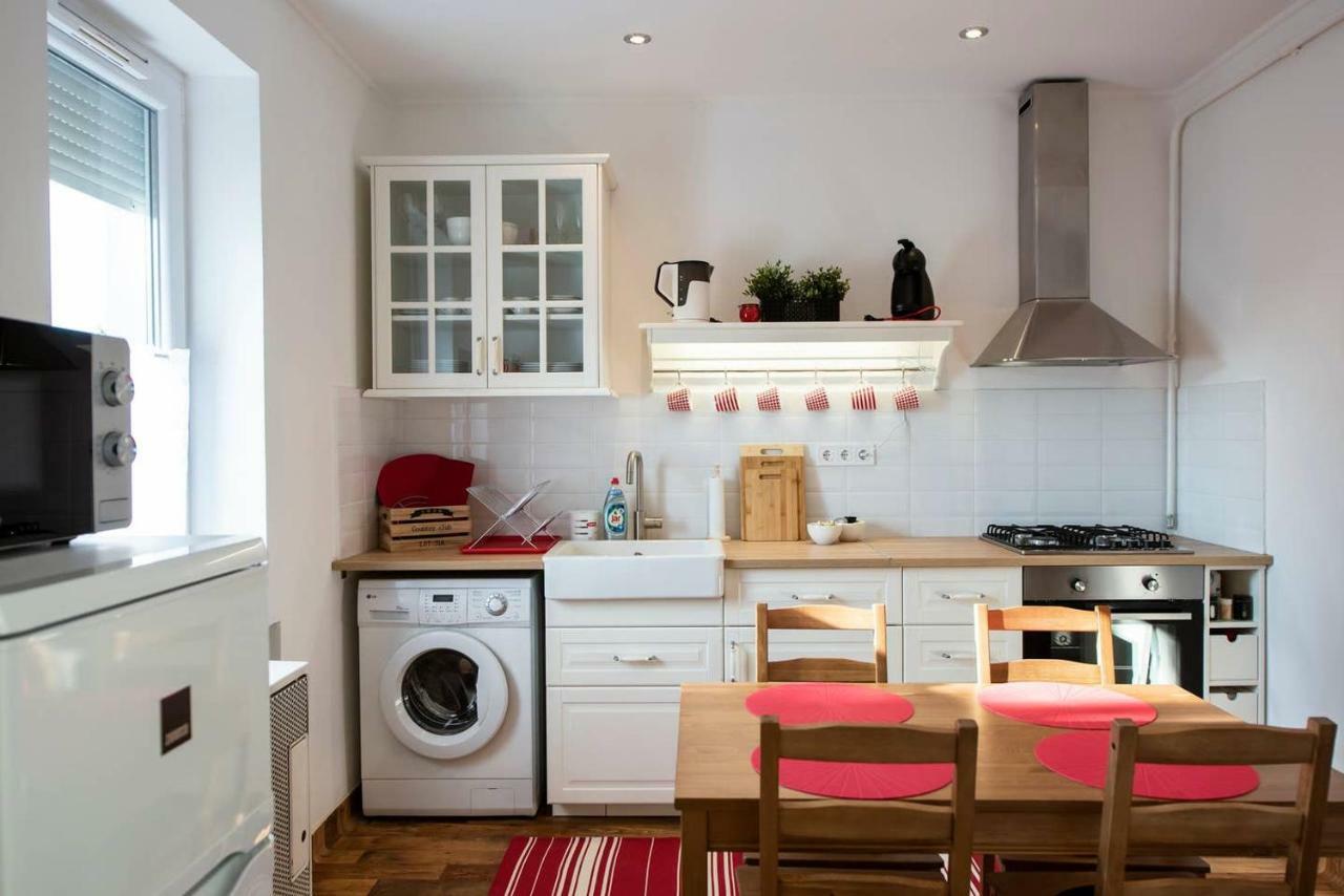 פץ' Viola Family Apartman Free Parking מראה חיצוני תמונה