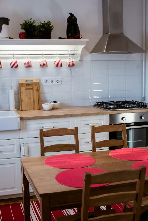 פץ' Viola Family Apartman Free Parking מראה חיצוני תמונה